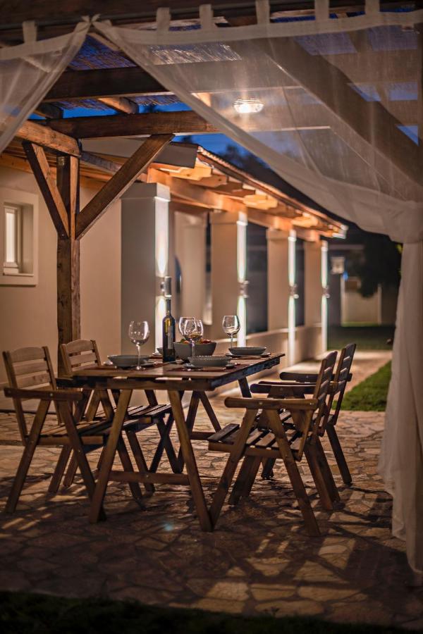 Villa Veneto Luxury Holidays Melíszia Kültér fotó